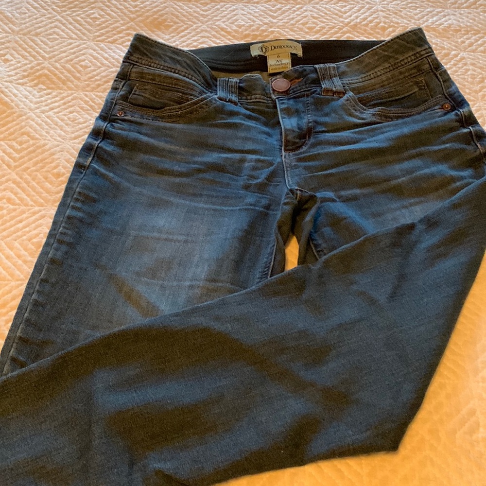 Stretchy, Mid Rise Size 6 Straight Leg Jeans